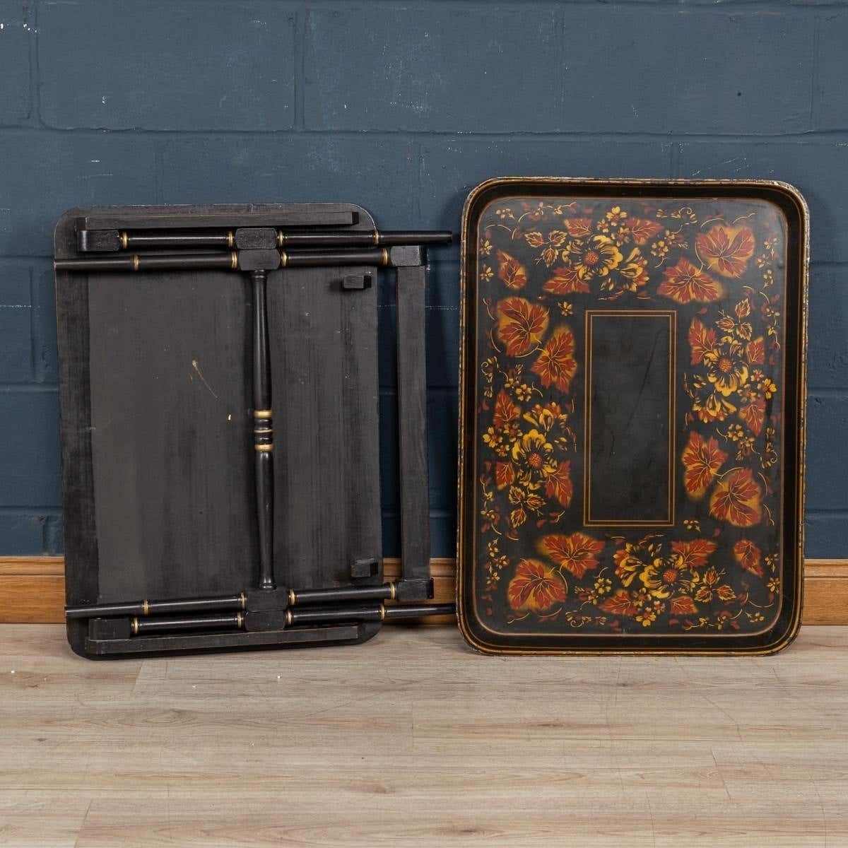 A Foldable Occasional Table, Made In England photo vintage