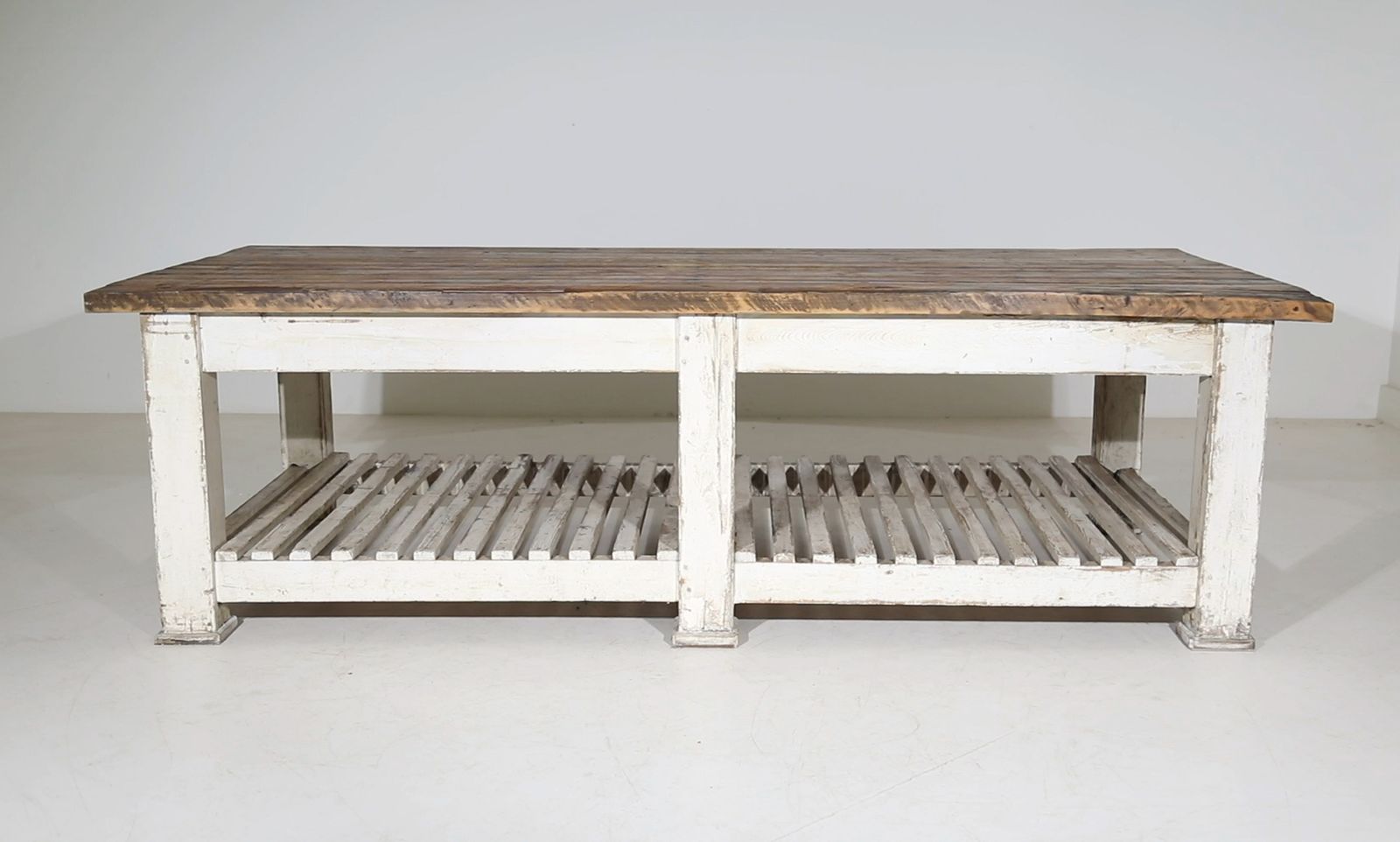 photo vinterior Large 19th Century Solid Pine Work Table