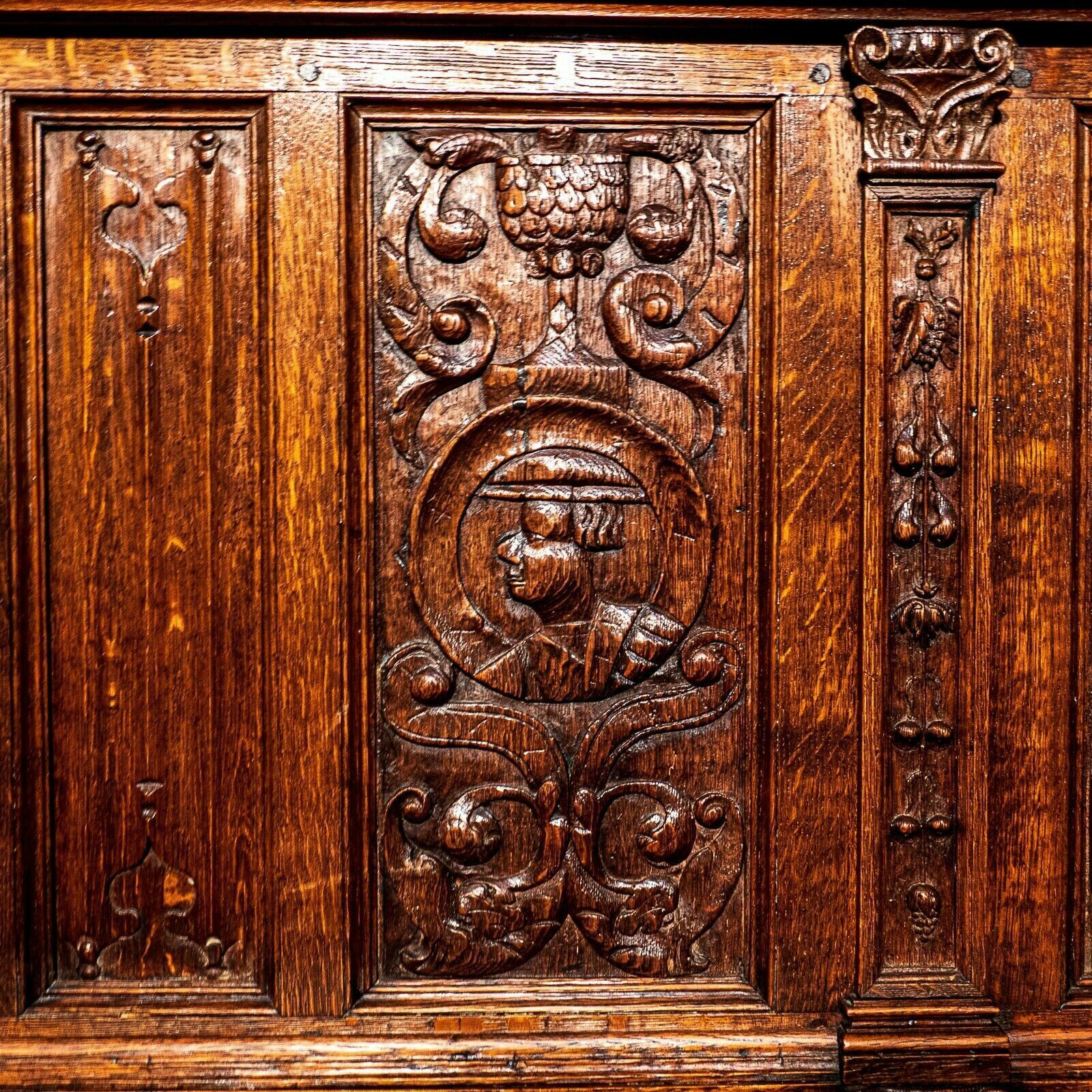 photo vintage Superb 19th Century Carved Oak Flemish Curved Back Settle