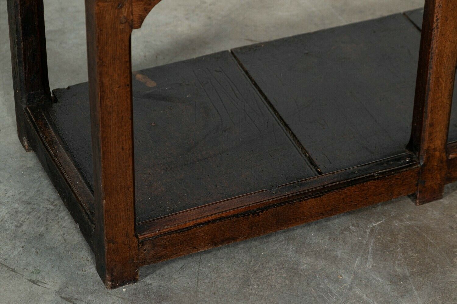 photo furniture Large English George III Oak Dresser