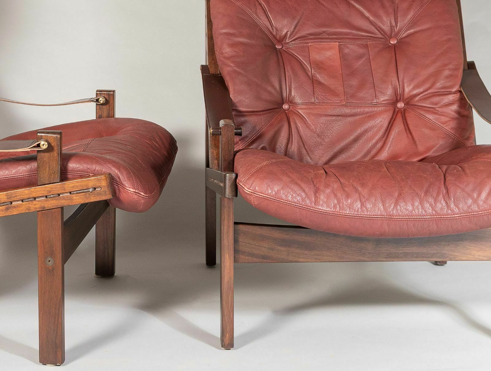 photo vintage Pair Of Mid Century Torbjørn Afdal Hunter Safari High Back Leather Lounge Chairs
