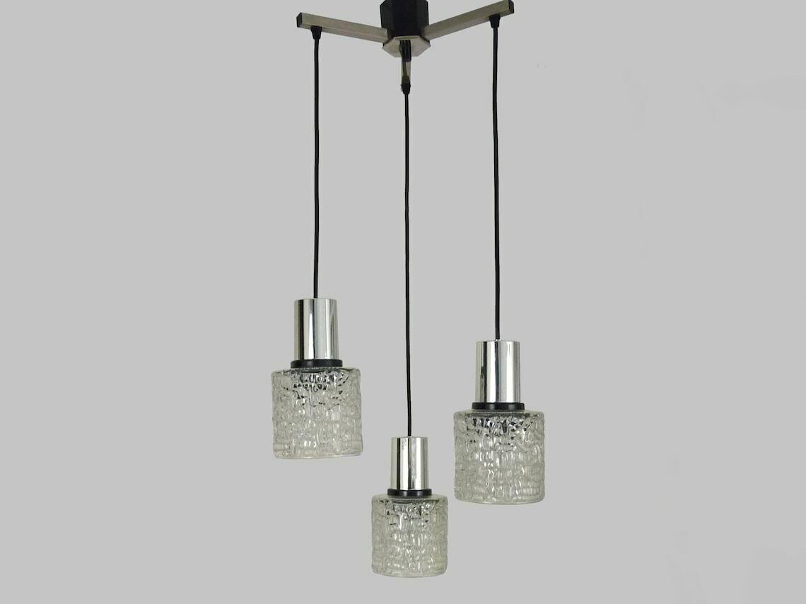 Suspension cascade vintage en chrome poli et verre ciselé, 3 lumières photo for sale