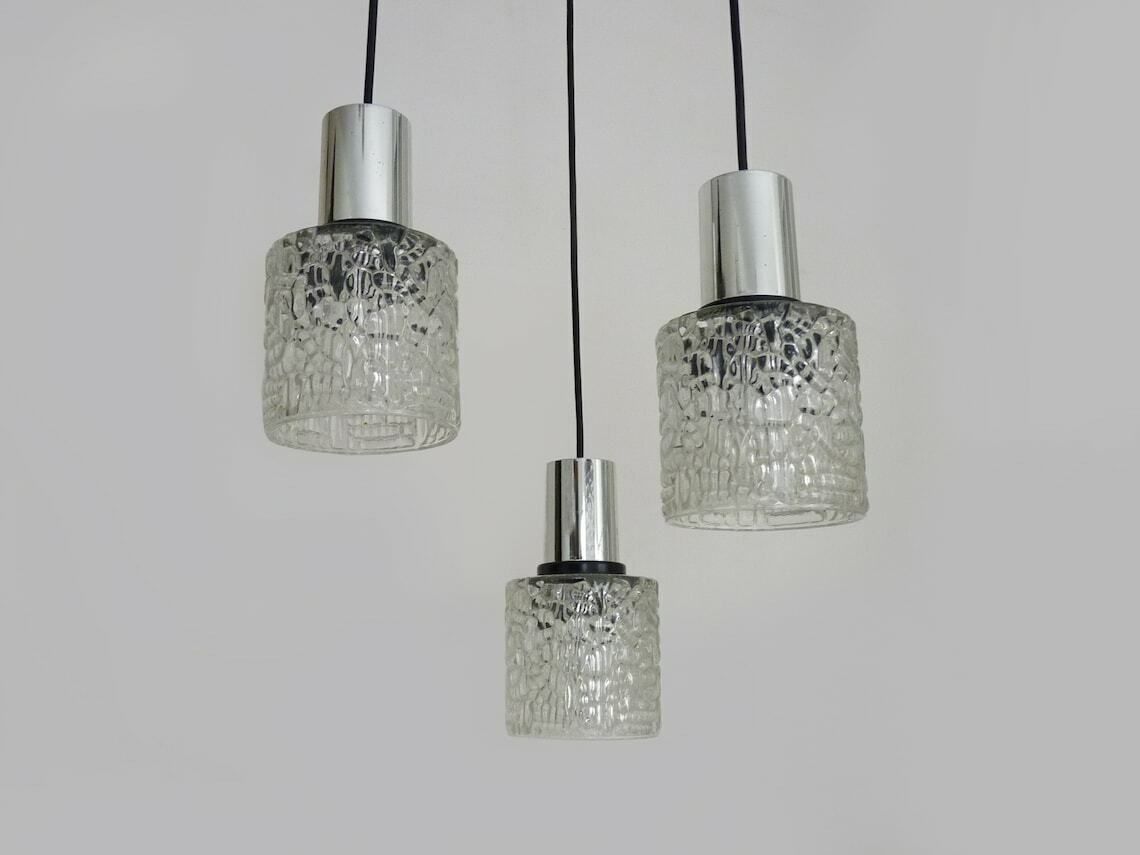 Suspension cascade vintage en chrome poli et verre ciselé, 3 lumières photo 261.04