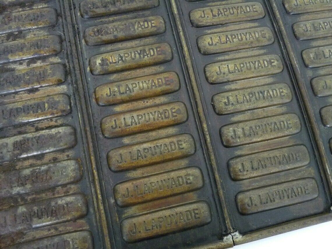 Ancien moule à chocolat pour 66 pièces, J.Lapuyade photo Décoration