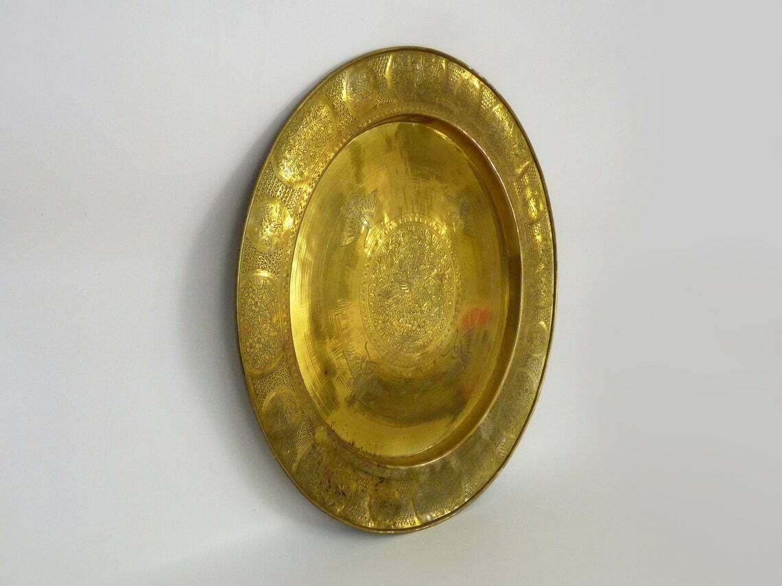 Groot Aziatisch dienblad (Laos of China) in verguld brons. photo furniture