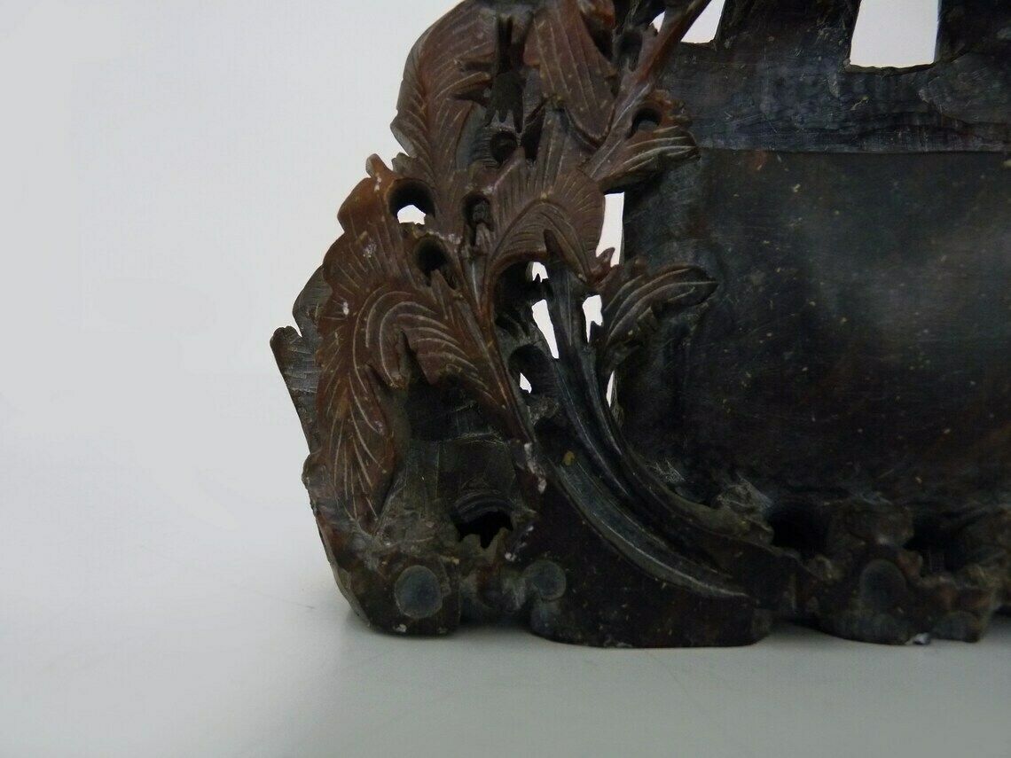Vase vintage chinois en pierre sculptée aux fleurs de chrysanthème photo 131.04