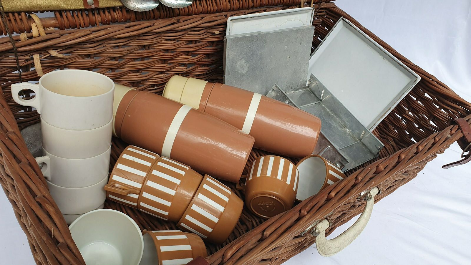 Vintage Large Picnic Basket And Contents Tupperware Mid 20th Century Tv Theatre Display Prop photo 75.0