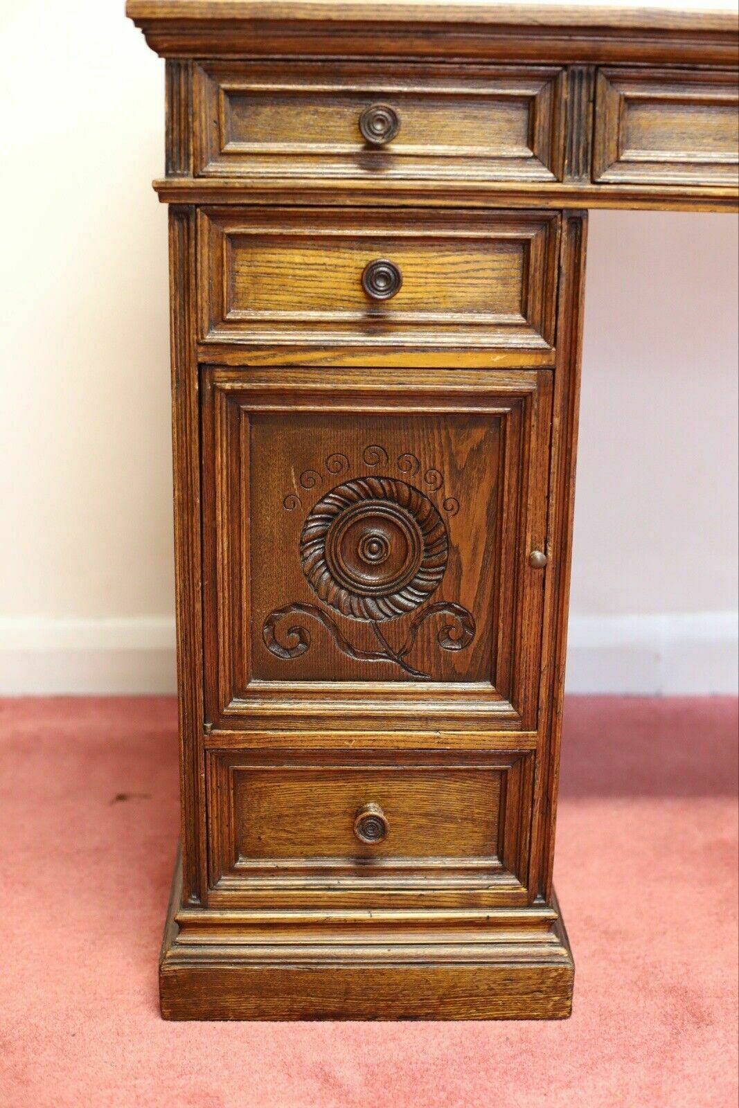 photo furniture Howard&Son’s Beautiful Victorian Oak Pedestal Desk