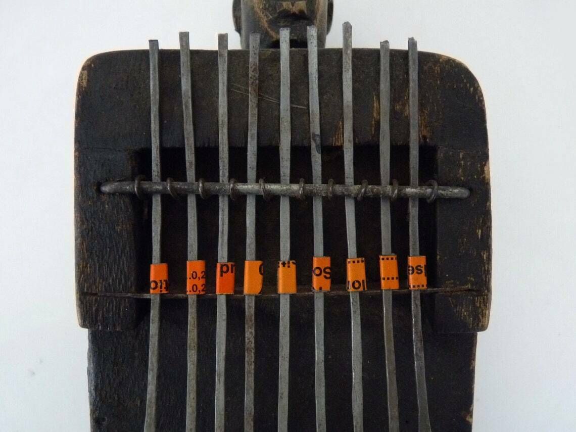 Lamellophone Luba, piano Sanza tribal africain photo vinterior
