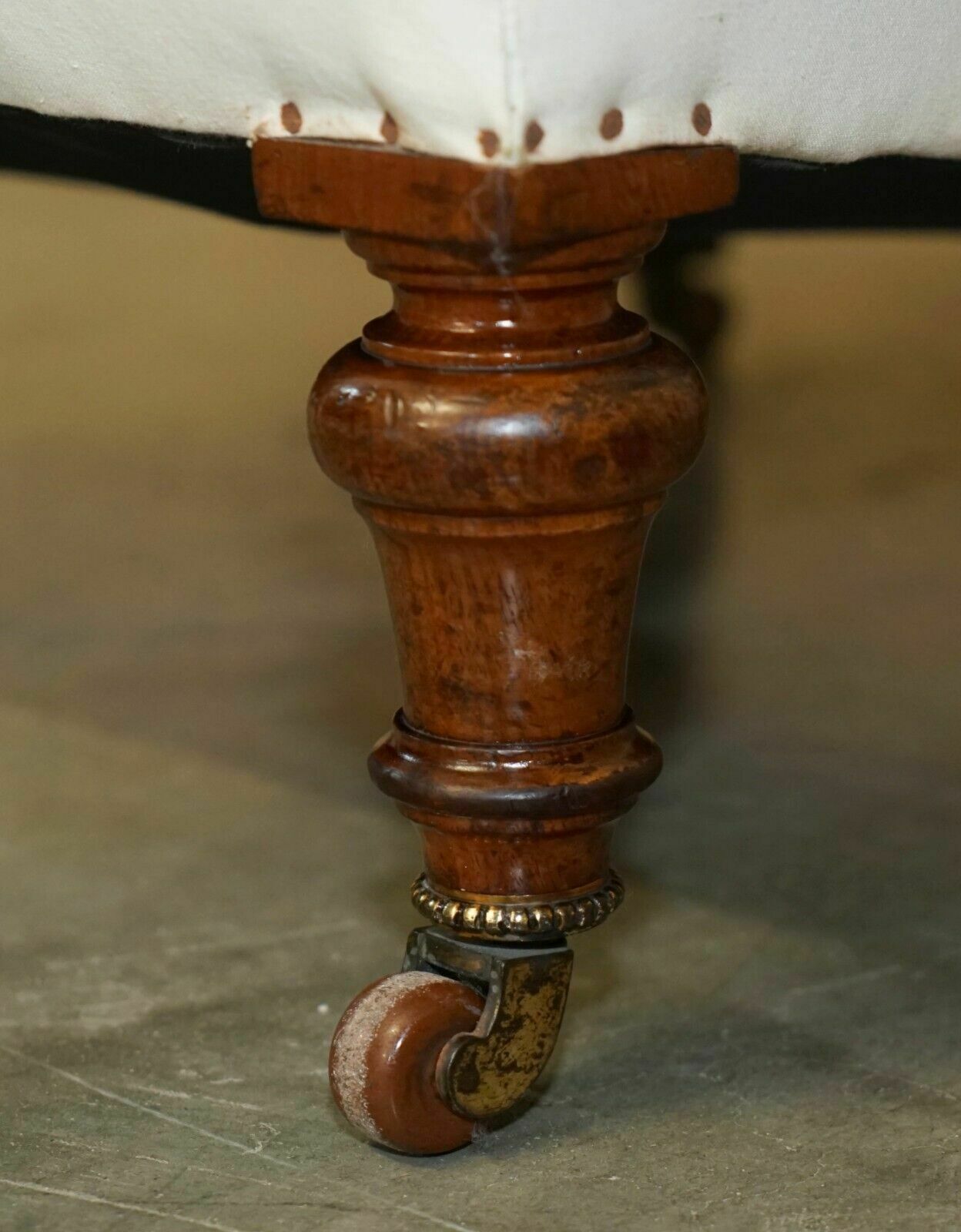Furniture Antique Victorian Howard & Son's Bridgewater Style Armchair Nicely Sculpted Arms photo