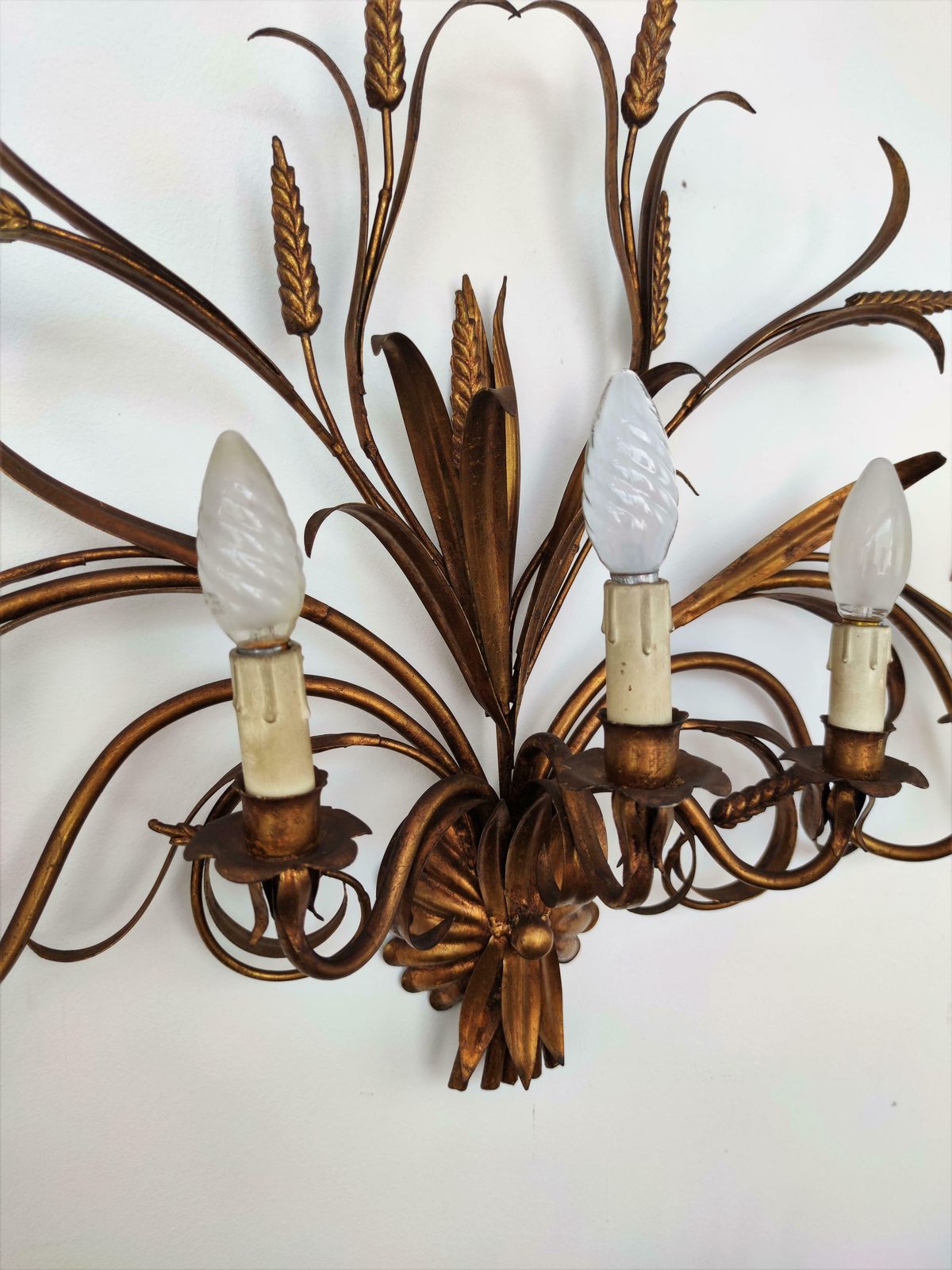 Italian Or French Mid Century Gilt Toleware Wheat Sheaf Wall Light photo vinterior