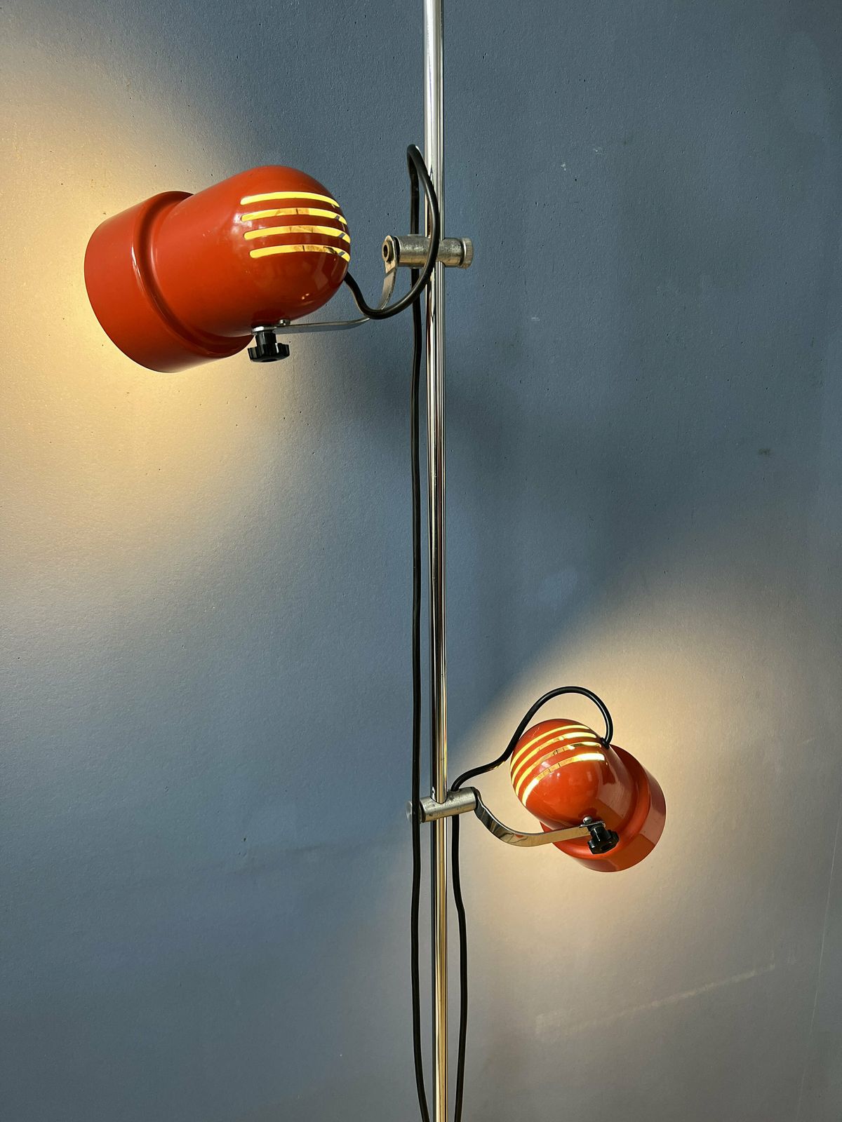 Rode Mid Century Space Age Vloerlamp photo for sale