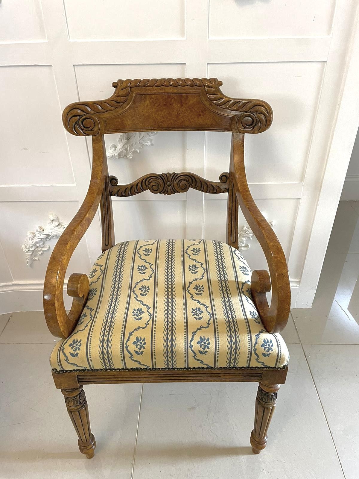 photo furniture Unusual Set Of 8 Quality Antique Decorated Faux Birds Eye Maple Dining Chairs