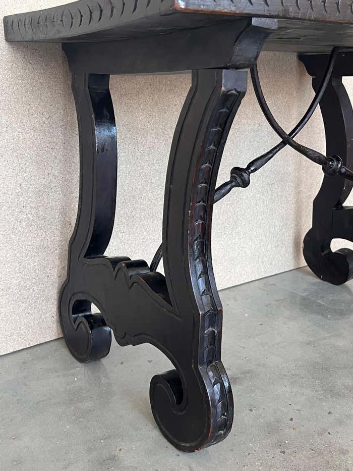 Table d'appoint baroque espagnole ébonisée, pieds en lyre, XIXe siècle photo buy