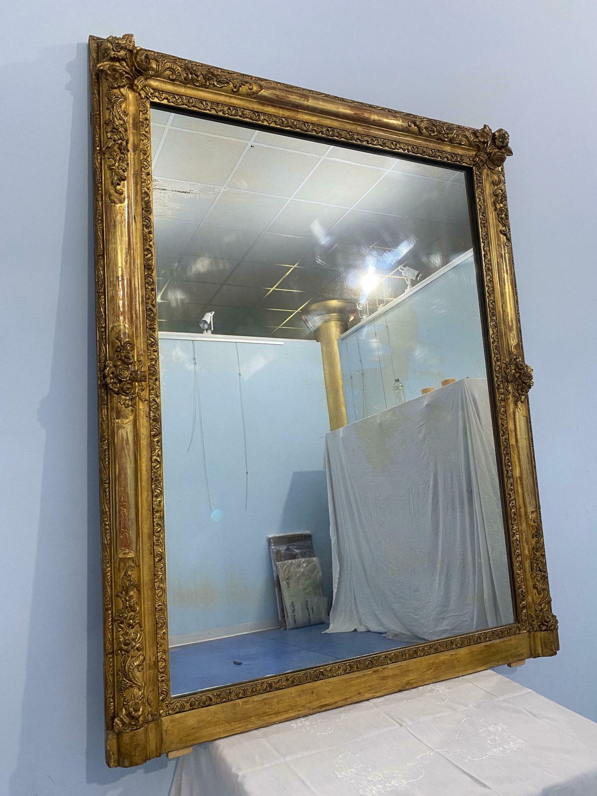 photo vintage Antique French Mirror Gilded With Gold Leaf From The Napoleon III Era, 1870