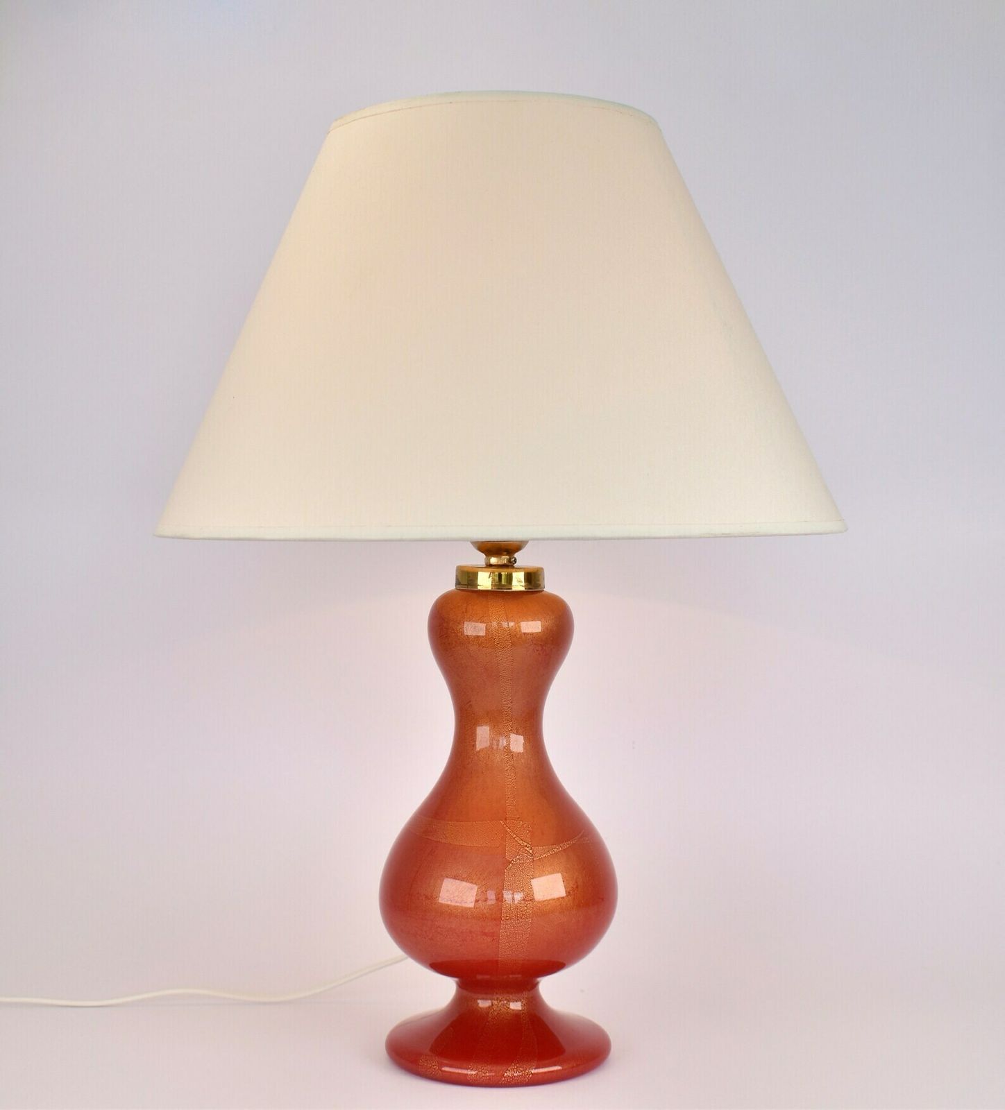 photo furniture Mid Century Murano Glazen Tafellamp Robijnrood En Goud | Barovier And Toso Italiaanse Sierlamp Vintage Hollywood Regency Maximalist Jaren 1950