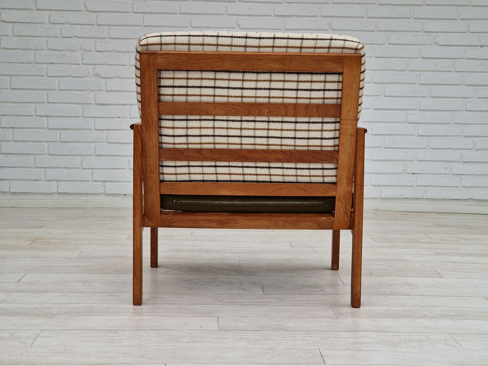 photo furniture 1970s, Danish Design By Illum Wikkelsø, Model Capella For Eliersen Møbler, Oak Wood.