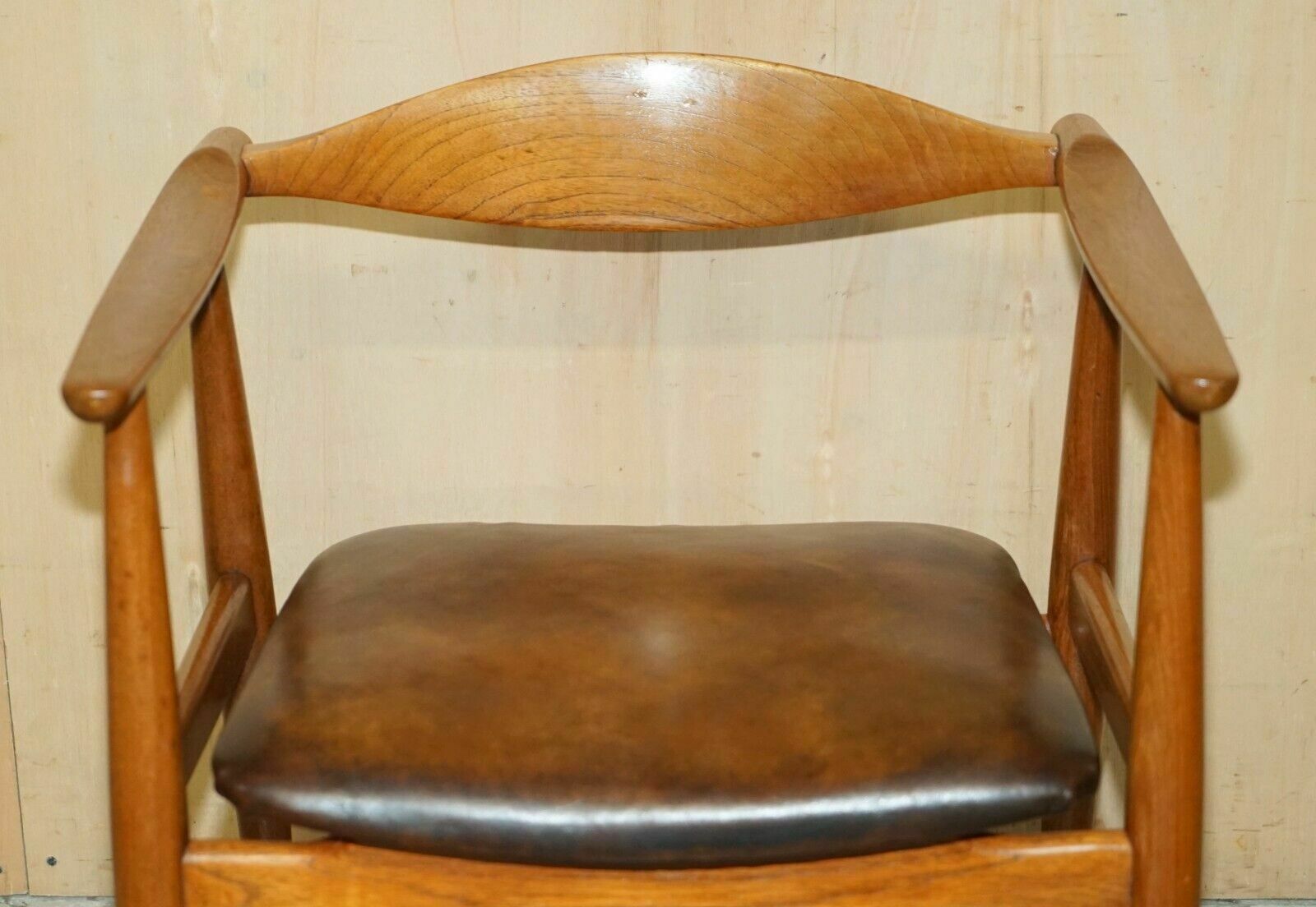 Fully Restored & Stamped 1960's Hans J Wegner Ch 35 Brown Leather Armchair photo vinterior
