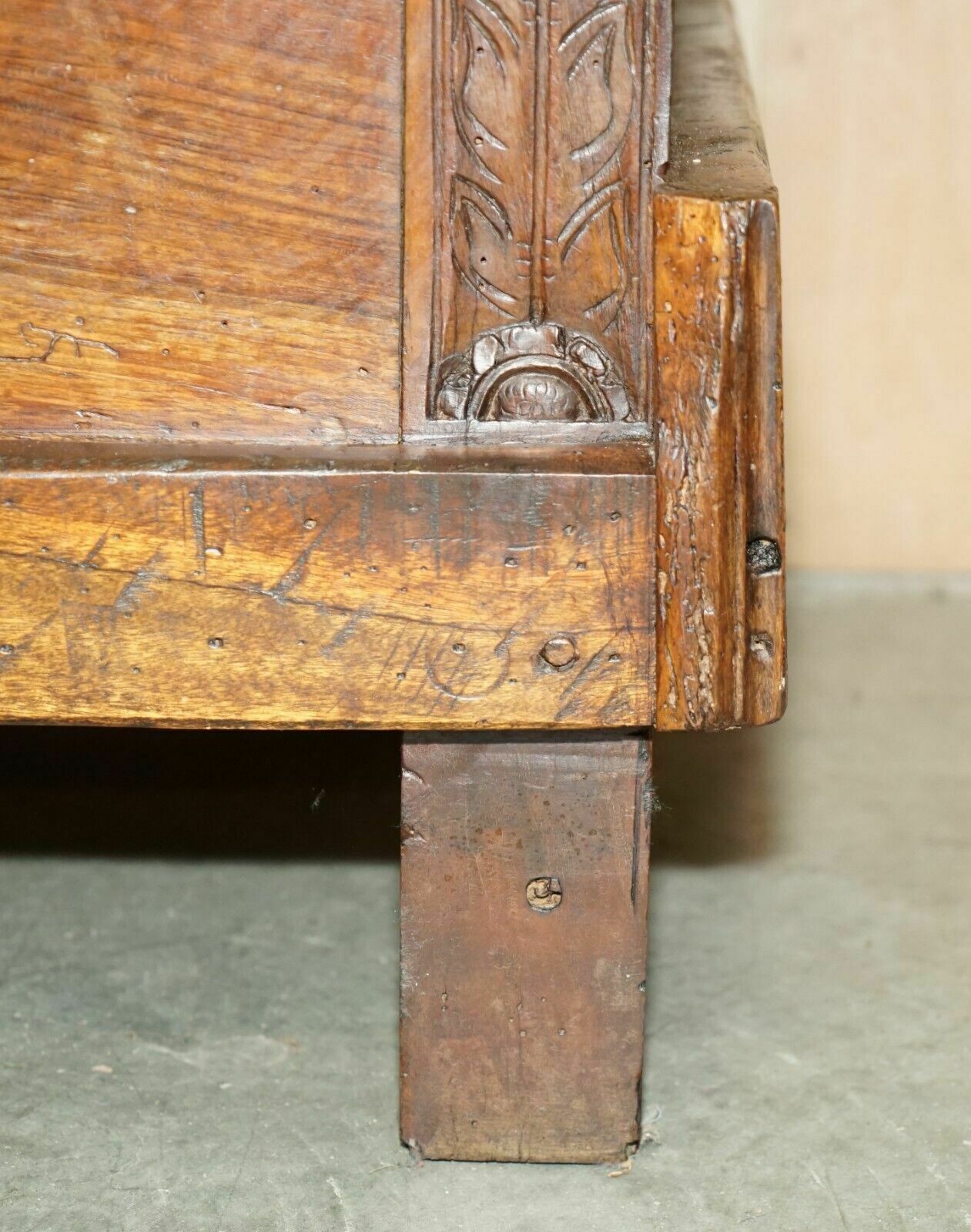 photo vinterior Antique 18th Century Six Plank Heavily Burred Chestnut Wood Trunk Chest