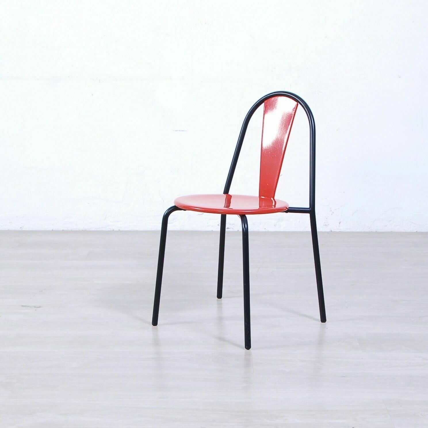 photo for sale Set Of 4 Postmodern Chairs Design Bonaldo From The 70s In Black Red Metal Vintage Chair