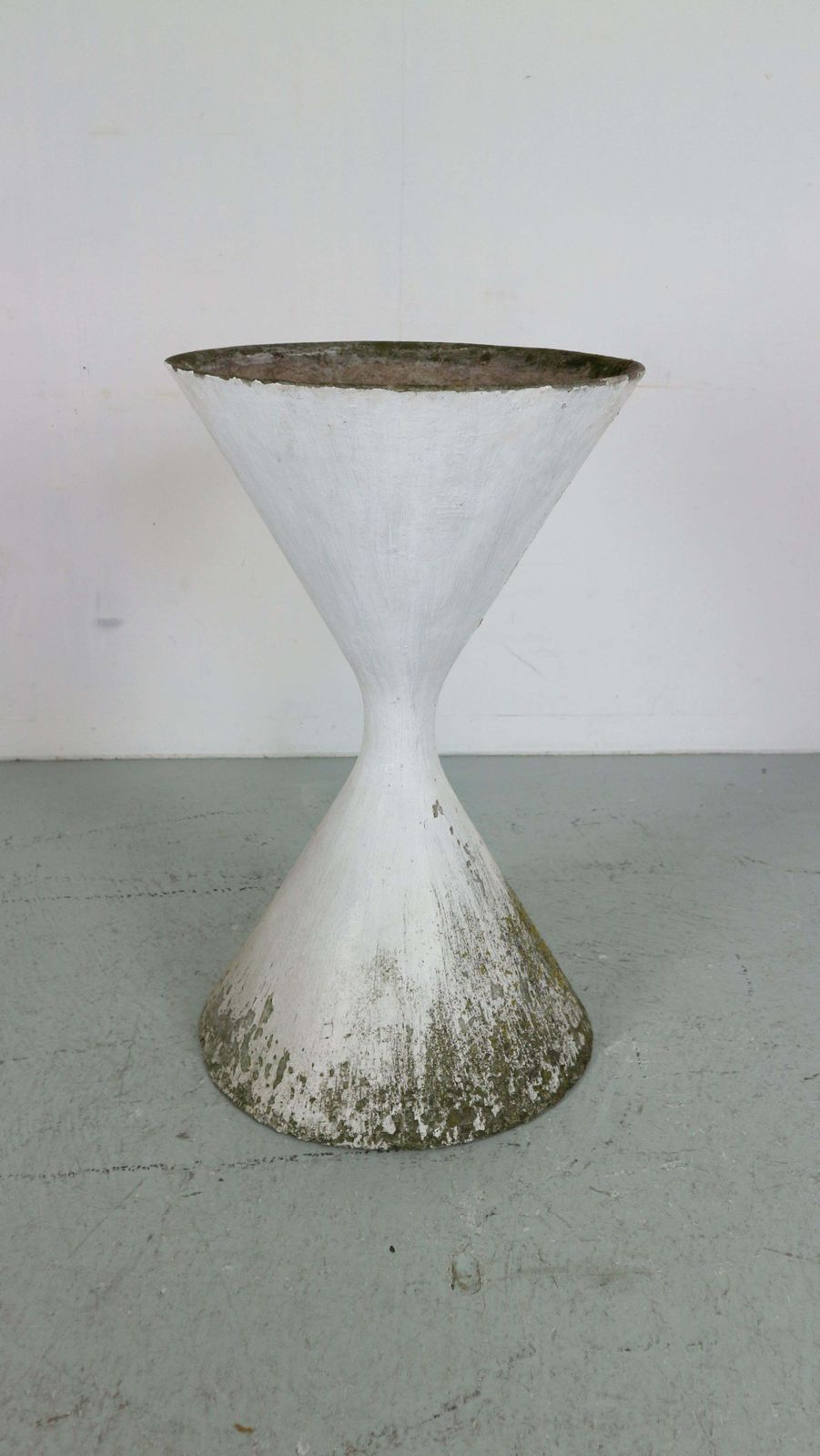 Willy Guhl 'Diablo' Spindel Hourglass Concrete Planter, Switzerland, 1954 photo furniture