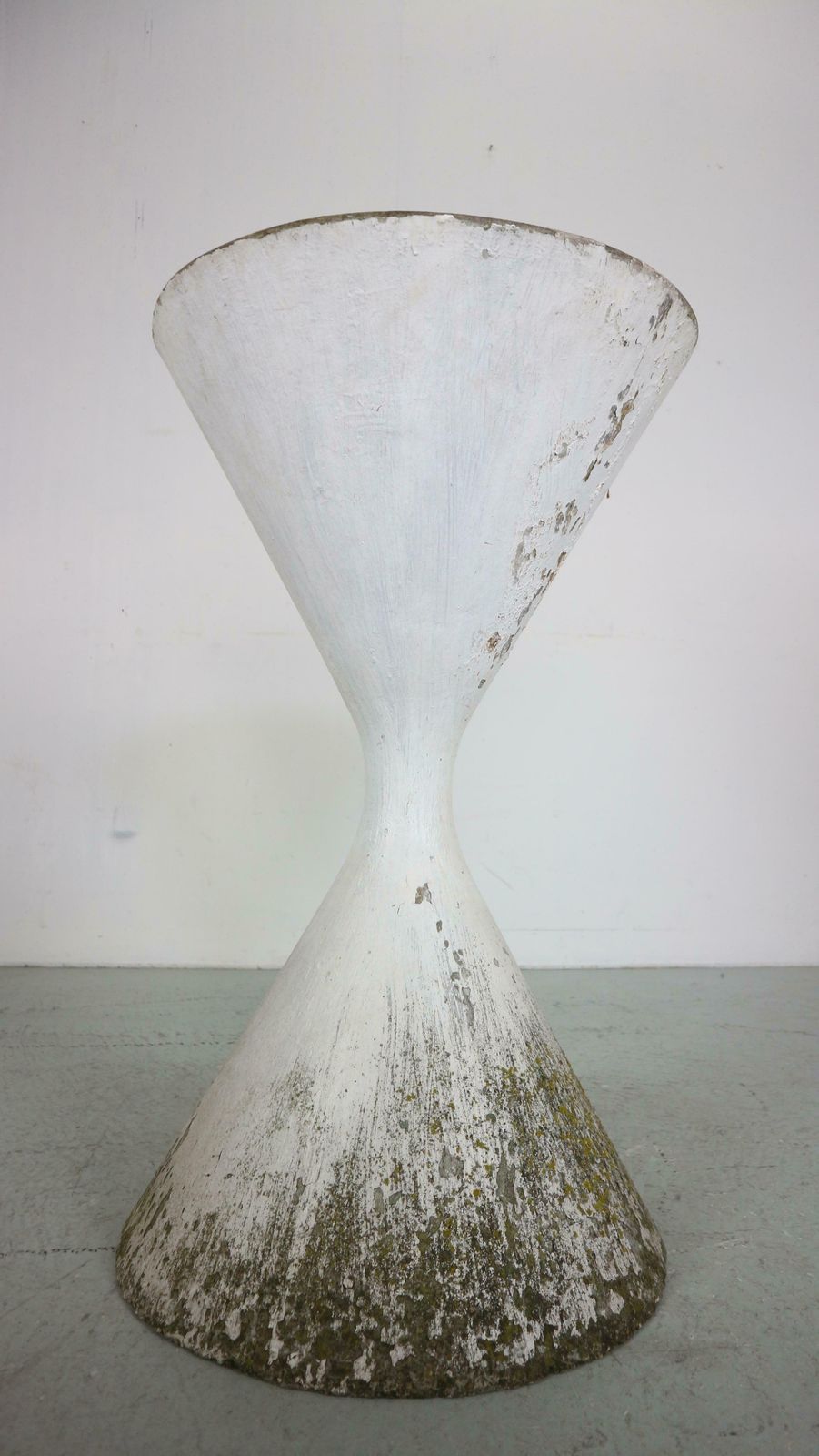 Willy Guhl 'Diablo' Spindel Hourglass Concrete Planter, Switzerland, 1954 photo Garden Decor