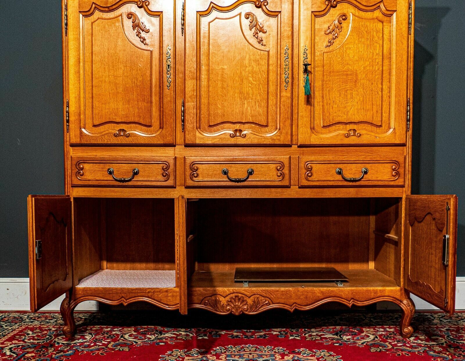 photo vintage Large French Honey Oak Louis XV 6 Door Side Cabinet Internal Lights   B06 23