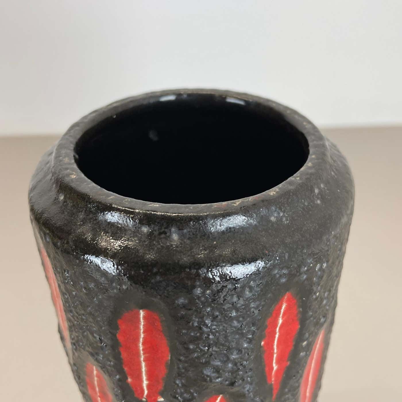 Extraordinary "Strawberry" Tube Pottery Fat Lava Vase Scheurich, Germany, 1970s photo vinterior
