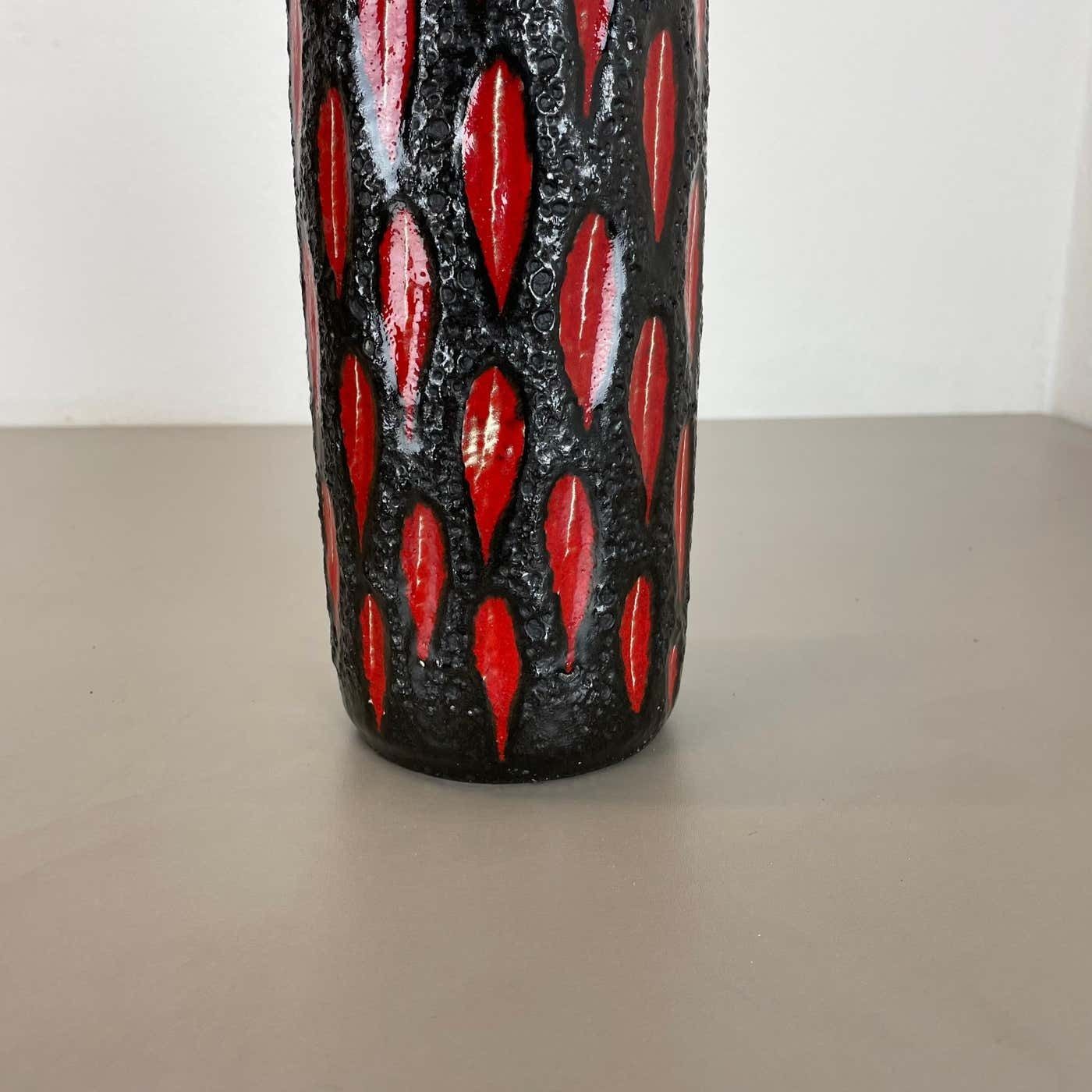 photo vinterior Extraordinary "Strawberry" Tube Pottery Fat Lava Vase Scheurich, Germany, 1970s