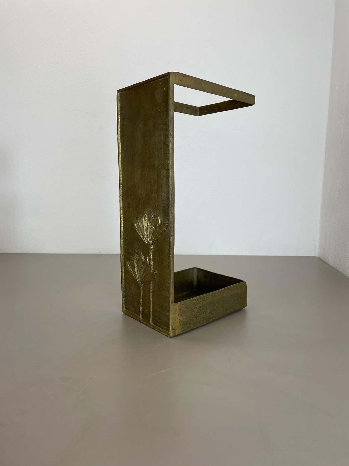 Hollywood Regency Solid  Brutalist Floral Brass Umbrella Stand, Italy 1970s photo furniture