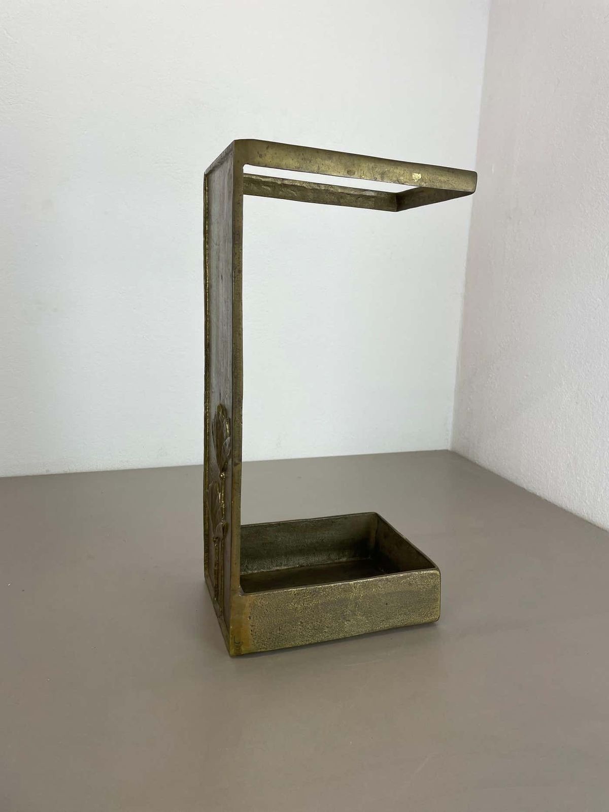 Hollywood Regency Solid  Brutalist Floral Brass Umbrella Stand, Italy 1970s photo Home Decor