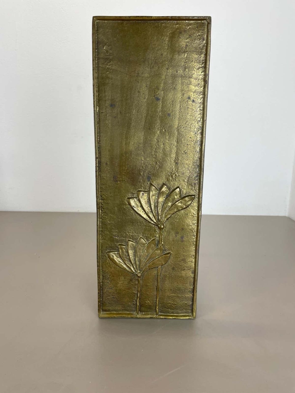 Hollywood Regency Solid  Brutalist Floral Brass Umbrella Stand, Italy 1970s photo vintage