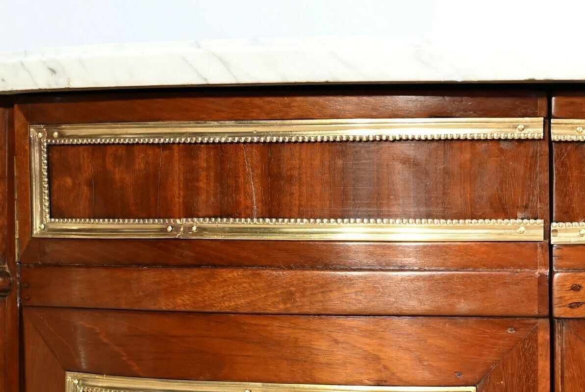 photo furniture Pair Of Mahogany Corners, Louis XVI – 18th Century