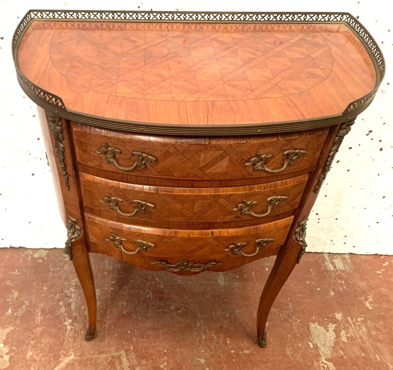 715.6881 Louis XV Style Half Moon Chest Of Drawers In Marquetry With A Background Of Cubes, 20th Century photo