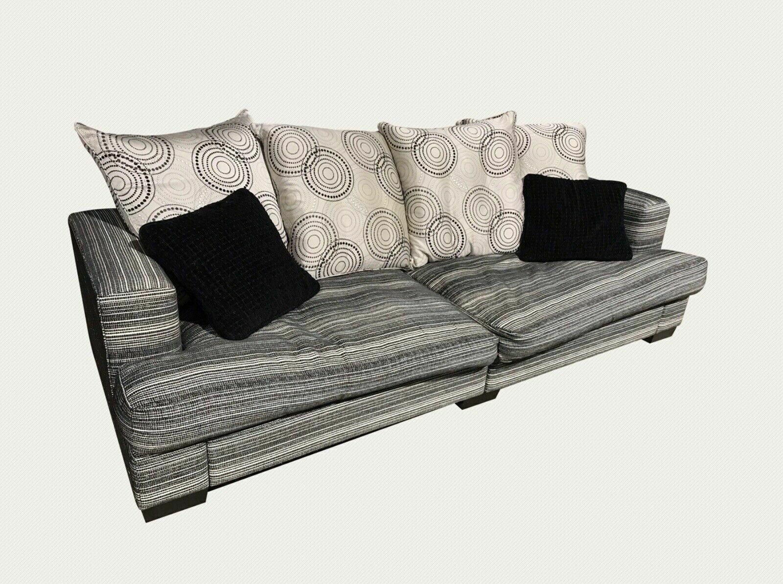 Large Michael Tyler Three Seater Sofa   In Really Good Condition photo Furniture