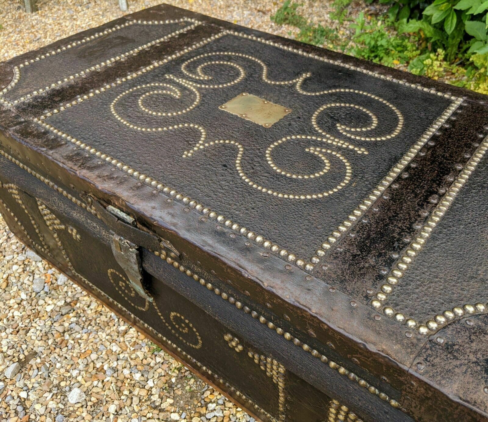 Good Regency Studded Leather And Metal Bound Trunk Samuel Pratt photo vinterior