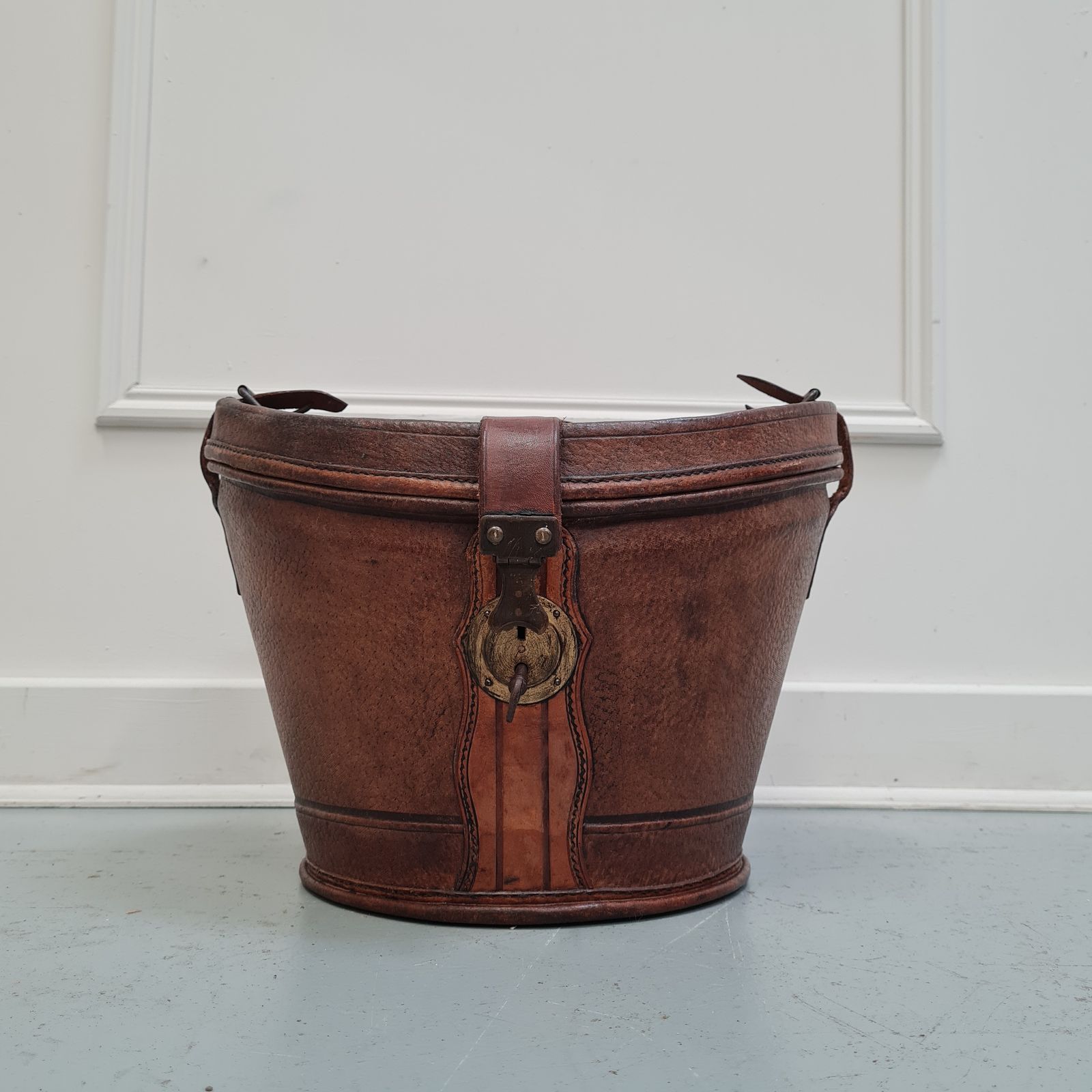 Smart French Leather Hatbox C1900 Free Delivery Uk