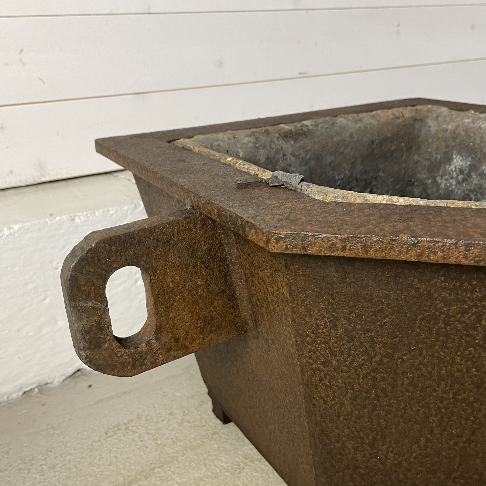 photo furniture Set Of 4 Heavy Duty Steel Foundry Pots