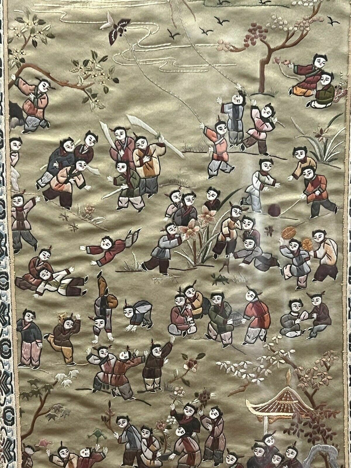 photo vinterior Oriental Chinese Guó Huà Traditional 100 Children At Play Silk Work Embroidery