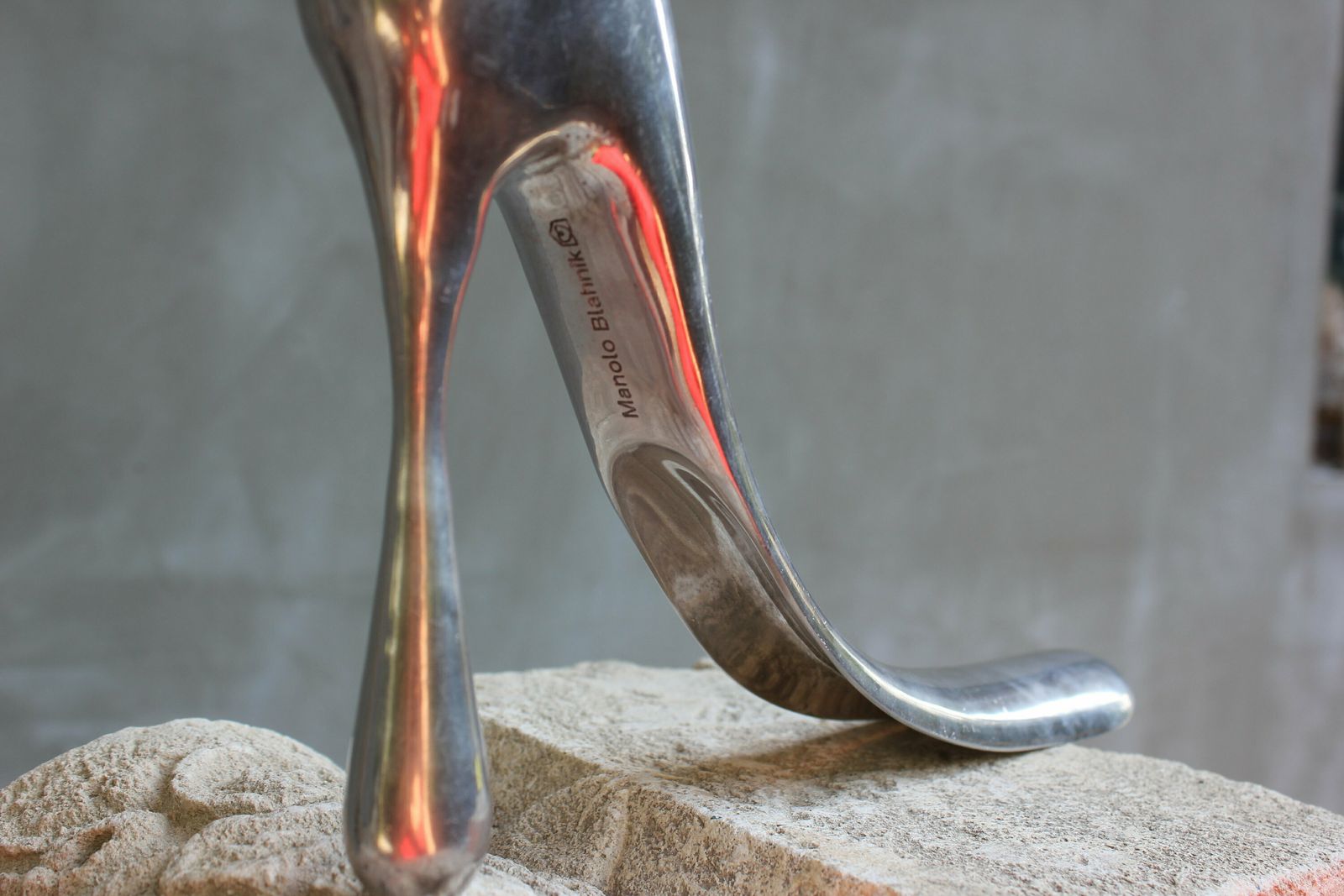 photo furniture Iconic Manolo Blahnik Shoehorn Cast Aluminum Design Shoehorn Habitat Collectors Or Love Blahnik Shoes Gift, Shoe Store Window Decoration