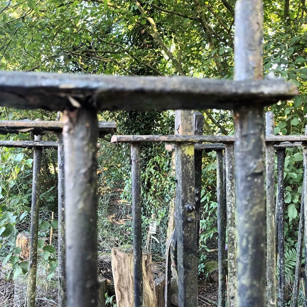 photo furniture A Run Of Victorian Iron Railings