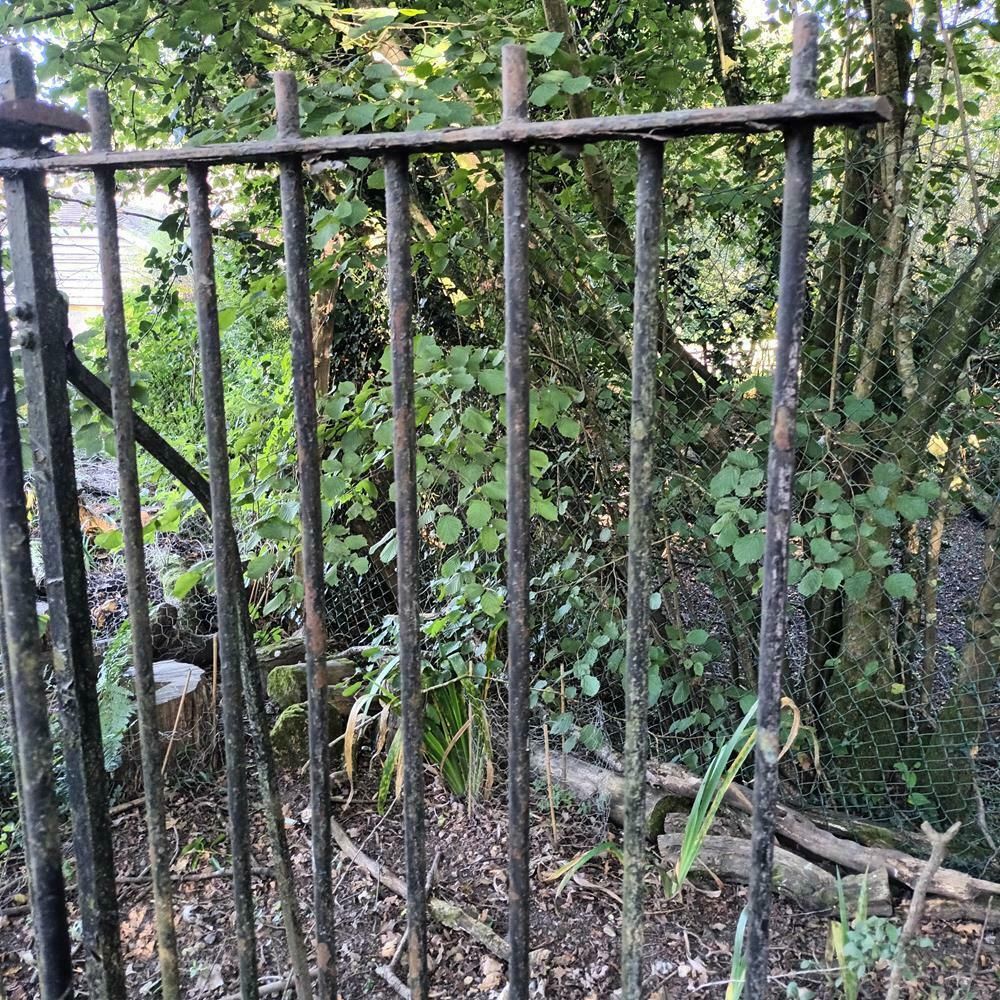 Home Decor A Run Of Victorian Iron Railings photo