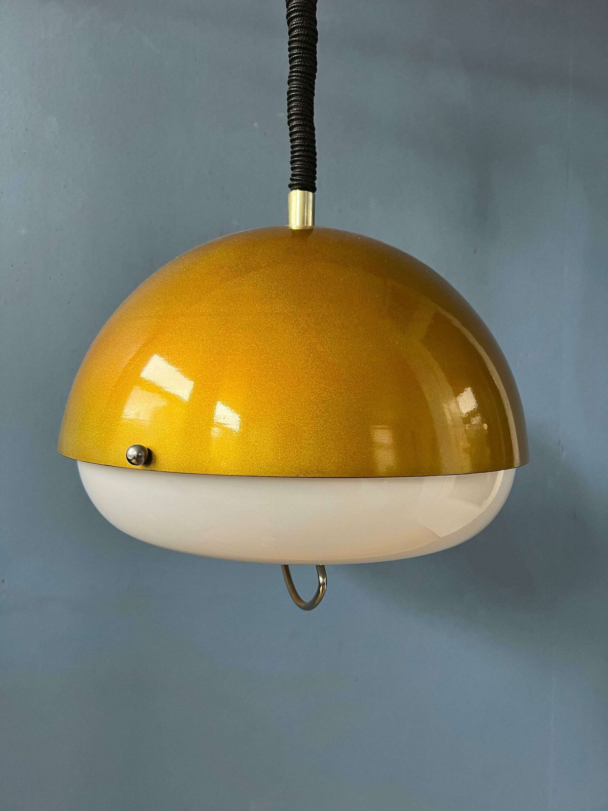 Gold Sparkle Mid Century Hanglamp   Space Age Hanglamp   Metallic Maanlamp photo vinterior