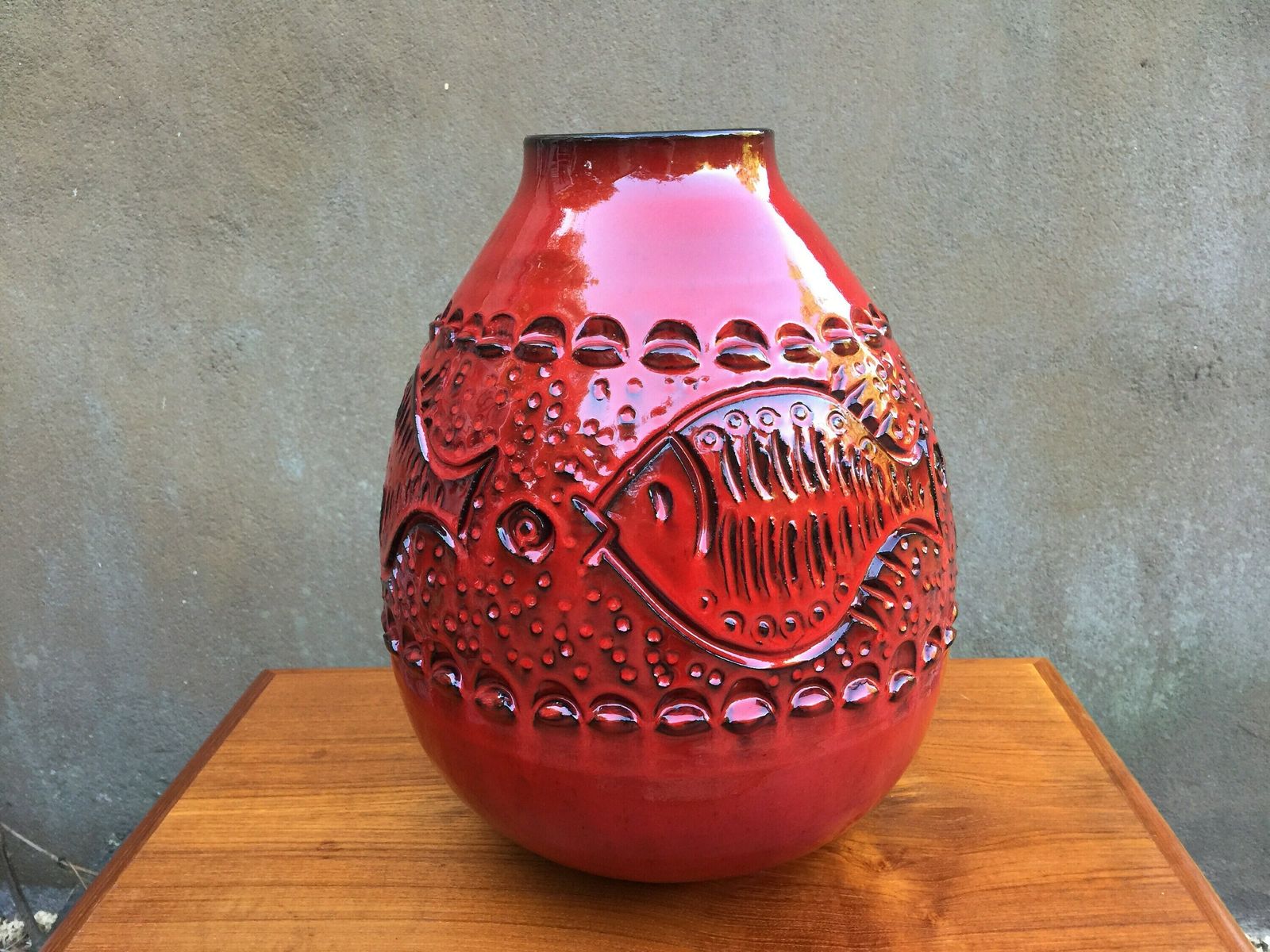 Alvino Bagni, Big Red Vase / Floor Vase With Swimming Fish Motif, Made In Italy In The Middle Of The 20th Century photo Home Decor
