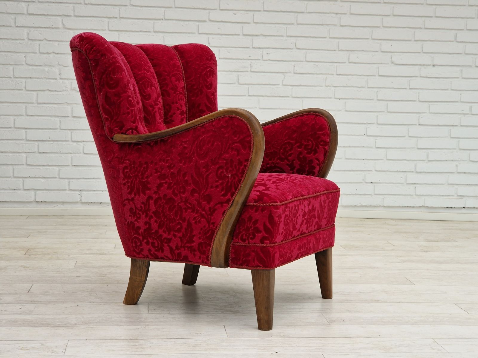 Ca. Jaren 1960, Deens Design Van Alfred Christensen, Fauteuil In Kersrode Stof, Ongerestaureerde Staat.