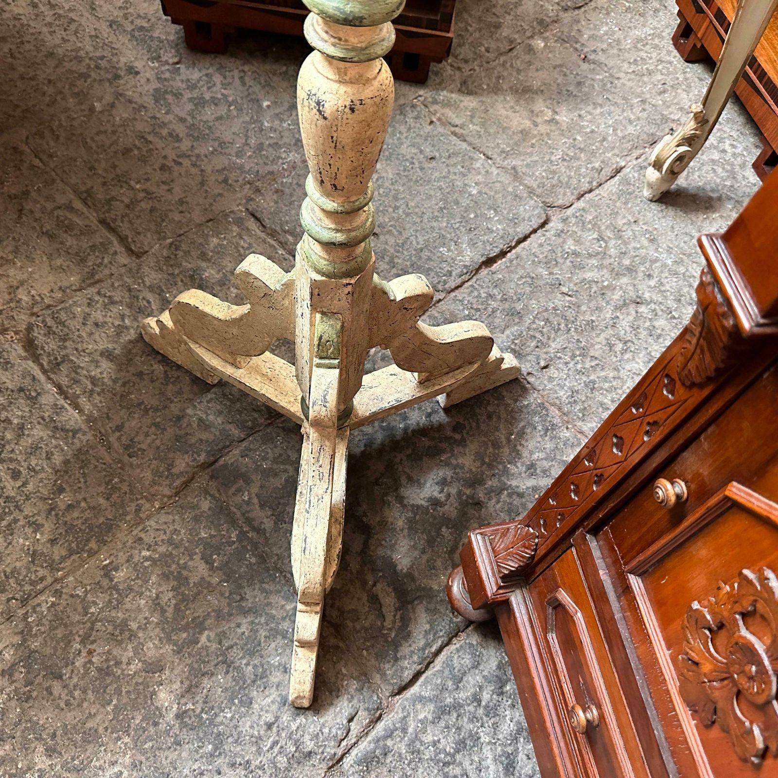 Late 19th Century White And Green Lacquered Wood Sicilian Lectern For Old Books photo 1570.0