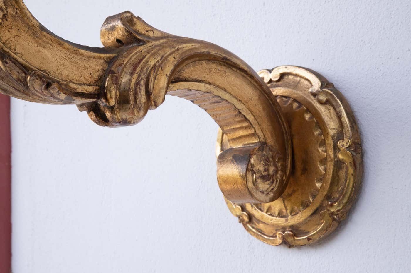 19th Century Classic Baroque Style Wall Lamp Gold Painted Wood, 1880 photo vinterior