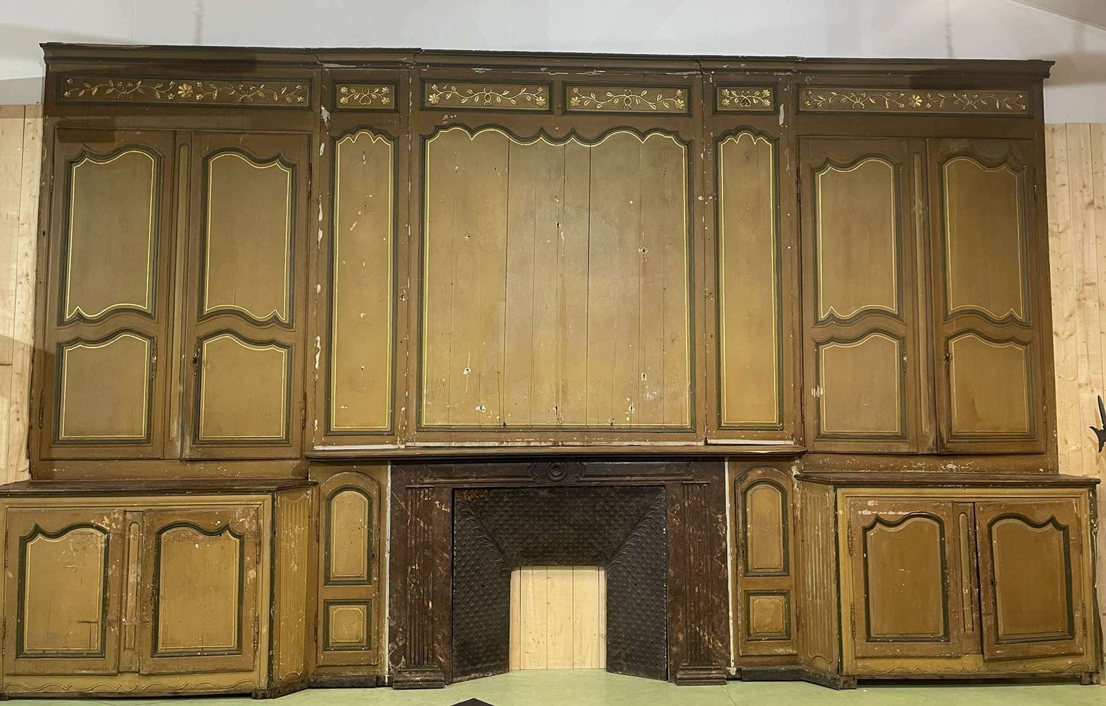 Large Wood Paneling Dating From The 18th Century And From The Manoir De La Psalette (Tréguier 22) photo vintage