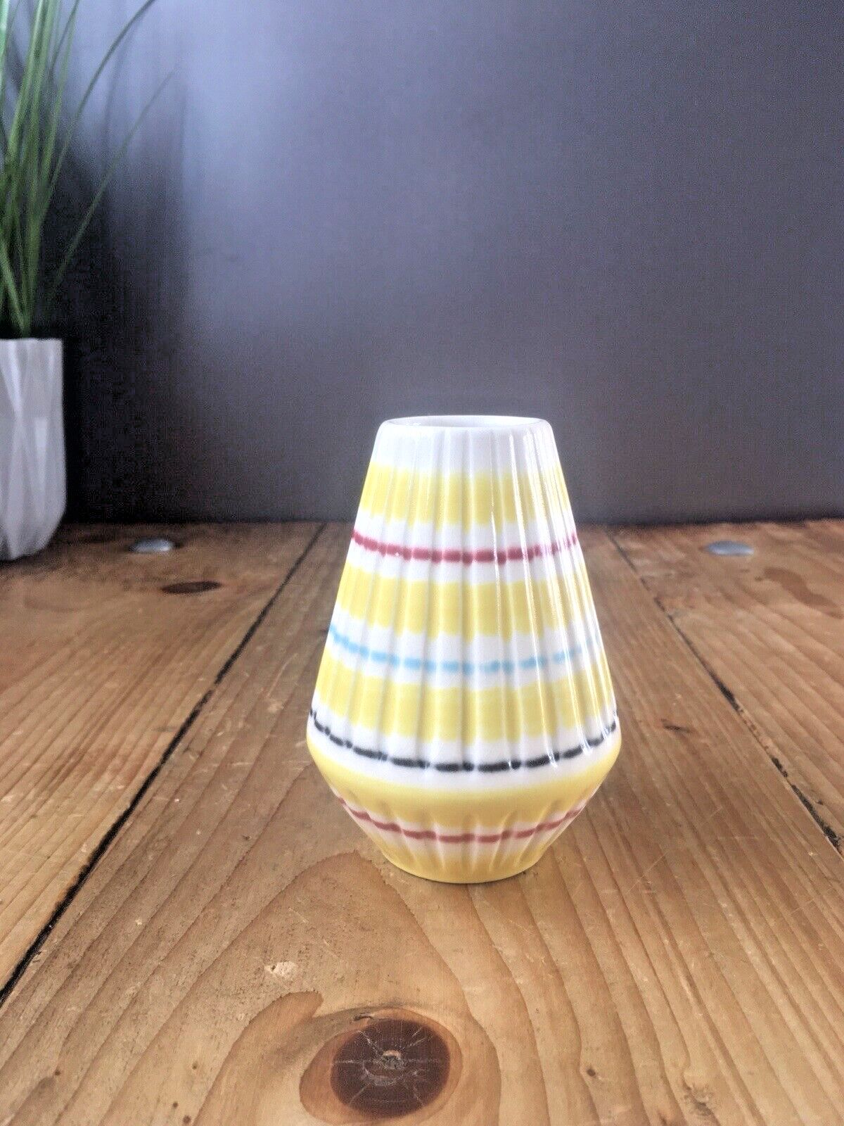 Mid Century Modern 60's Hornsea Rainbow John Clappison 552 Ribbed Bud Posy Vase photo 50.0