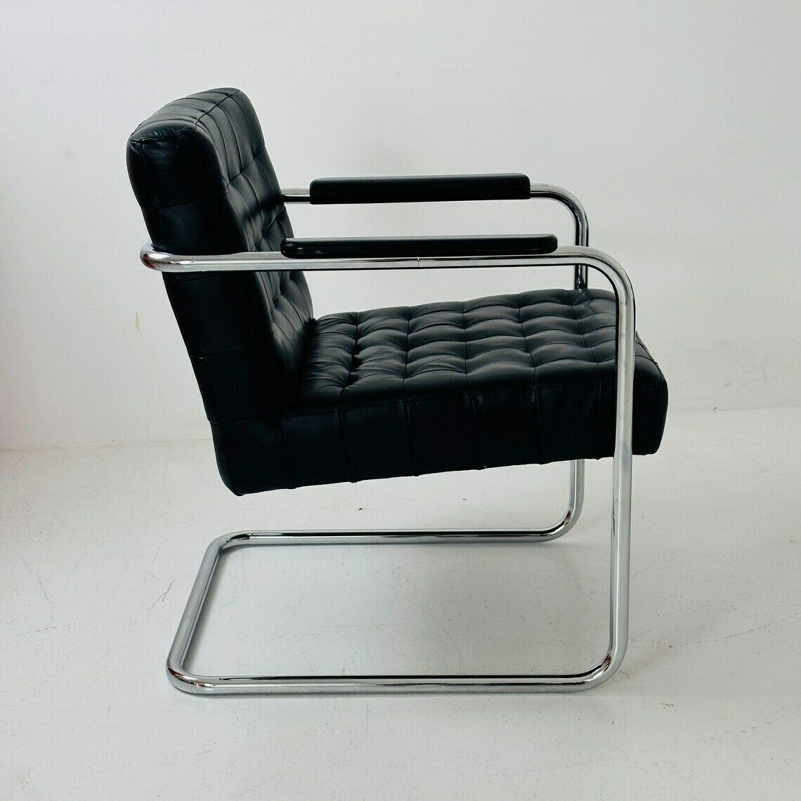 Set Of Tow Bauhaus Black Leather Loung Chairs 1980s photo buy
